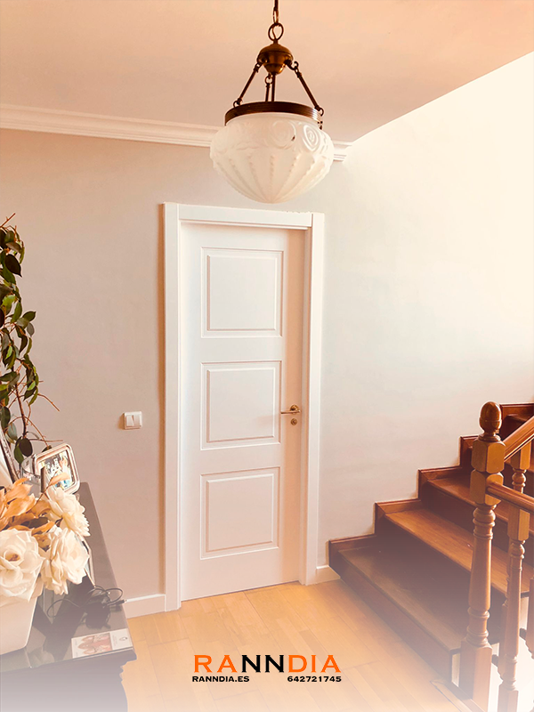 Puerta de interior modelo 12 en Estepona