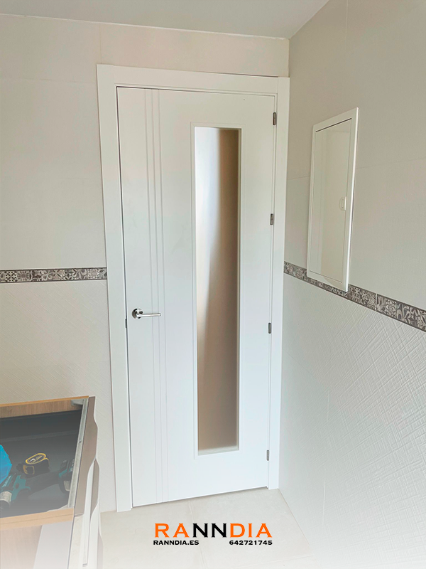 Puerta de interior modelo 5 en Estepona